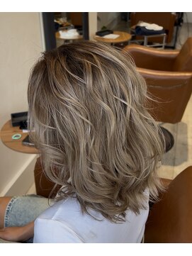 ルーツ(ROOTS) 外国人風カラー