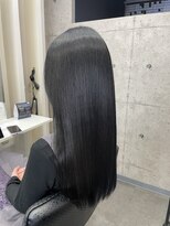 ラヴィリス バイ レム(Raviliss by rem)&nbsp;漆黒 バイオレットインナーカラー 髪質改善トリートメント 奈良