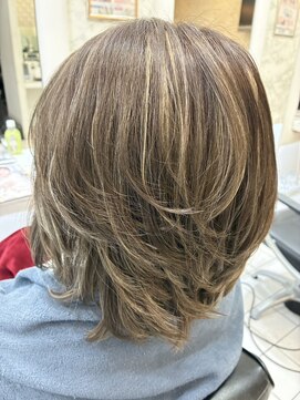 白髪ぼかしハイライト　ショート