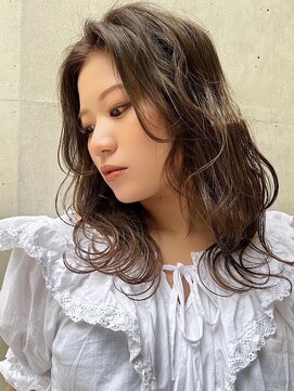 シア(sia) フリンジエアリーウェーブ☆