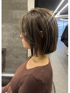 スノウ(SKNOW) イノア白髪ぼかし×切りっぱなしボブ【20代30代40代50代】