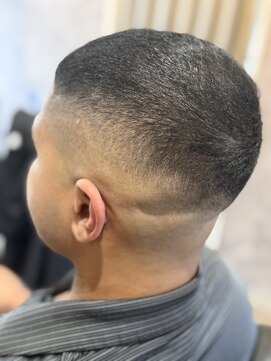 メグロバーバーショップロッポンギ 目黒六(MEGURO BARBER SHOP 6PPONGI) クロップフェード