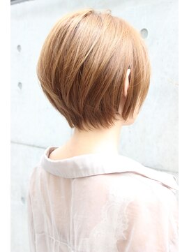 レウナ 外苑前(Reuna) 【30代40代50代】トップふんわり耳かけ小顔ショート