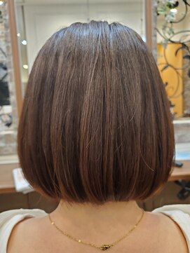 エミュー ラ ピエス(emu la piece) ナチュラルボブ/内巻き/ビターショコラ/フレンチガーリー/艶感