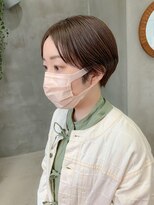 テトヘアー(teto hair) ハンサムショート、センターパート、アッシュブラウン
