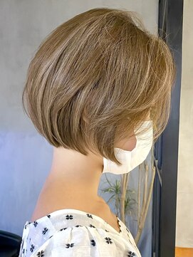 エリマ 調布(elima) ナチュラルハイライト 長めショートボブ アッシュベージュ 美髪