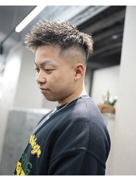 スラッシュ(SLASH) ツイストパーマ/短髪/メンズパーマ/スキンフェード/姫路