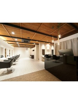 居心地の良いリゾート風の空間と通いたくなるアットホームな雰囲気が好評*実力派stylist多数で安心◎