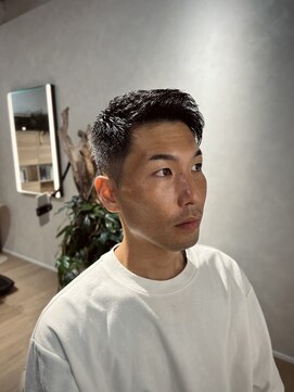 ウノプリールヴァモス(unopulir Vamos) 30代メンズカットバーバー風サイドパート