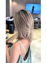 ソルバイジゼル(sol by gisele)&nbsp;仙台バレイヤージュシャドウルーツハイライトレイヤーカット