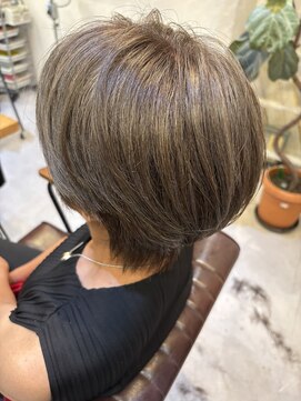 チリンバイロストシティー(Chillin by LOSTCITY) 白髪ぼかしハイライト