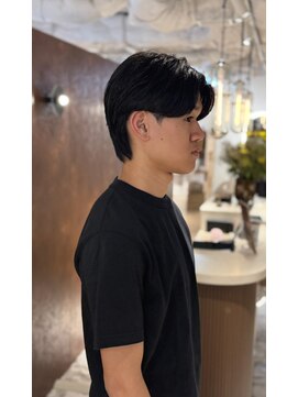 ウノプリールヴァモス(unopulir Vamos) 刈り上げありセンターパートメンズ