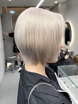 ソル ジングウマエ(SOL JINGUMAE) ハイトーンタッセルボブ切りっぱなしボブペールピンクブロンド