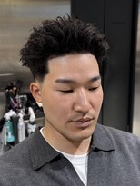 フランクスバーバーザスタンド(Frank’s barber the stand)&nbsp;刈り上げセンターパート/波巻きツイストスパイラル/飯田橋 E