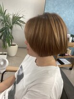 ヨロ(YOLO) ショートボブ