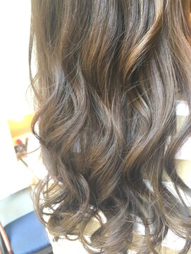 メイクス 表参道(MAKE'S omotesando) マットブラウンのハイライト 根元のグレーカラー(白髪)もカバー