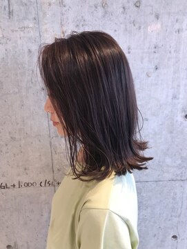 ル リヤン(Le lien) かき上げ外はねミディアムヘア