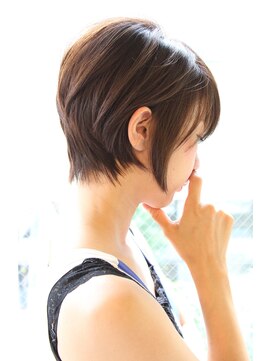 レウナ 外苑前(Reuna) 【30代40代50代】耳かけ前下がり小顔ショート