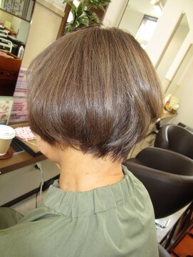 コアフィールフィス(COIFFURE fils) コンパクトボブ80代
