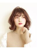 ミディアムボブ×ピンクベージュブラウン