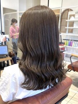 クアトログランシュ ひたちなか店(QUATRO×GranCieux) マットグレージュ