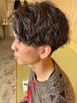 ニアウ 太田店(Niau) センターパートツイストスパイラルパーマメンズ波巻きパーマ