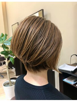 ワンラブ(ONELOVE) 前下がりまるみショートボブ