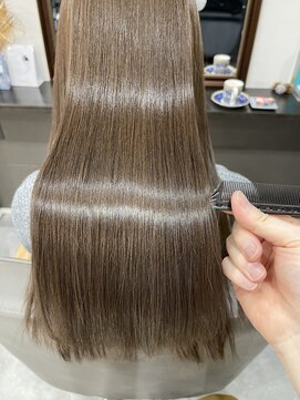 スリー(THREE) オリーブグレージュ