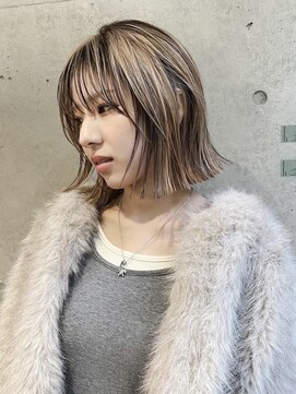 キャロルガーデンズ ボコカ 表参道(Carroll Gardens bococa) くすみベージュ/ブリーチカラー/デザイン/ボブ　azu