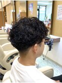 メンズショートツーブロック刈り上げスパイラル波巻きパーマ