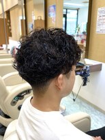 マキシム ナカイ(MAXIM NAKAI)&nbsp;メンズショートツーブロック刈り上げスパイラル波巻きパーマ