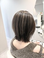 リヴナ(Livna)&nbsp;抜け感たっぷりジャギーボブにハイライト◎