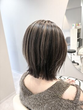 リヴナ(Livna) 抜け感たっぷりジャギーボブにハイライト◎