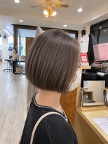 イソラブル(ISOLA-blu)&nbsp;赤みを消すダブルカラーで叶える透明感グレージュボブ