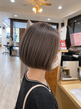 イソラブル(ISOLA-blu) 赤みを消すダブルカラーで叶える透明感グレージュボブ