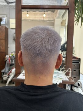 ヘアメイク デザート(HAIR MAKE DESART) 佐藤洋一【メンズフェードXバイオレットシルバー】