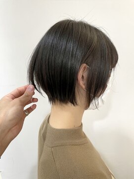 ローマー(ROAMER omotesando) 耳かけショートボブ