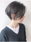 【morio 原宿】黒髪前下がりショートボブ前髪なし耳かけ