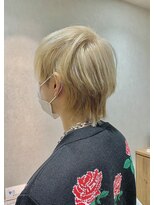 ヘアーウーノイルヴェント(HAIR UNO ilvento)&nbsp;ペールベージュ×マッシュウルフ