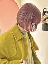 ヒビヲ 天神警固(HIBIO) ショートボブ切りっぱなしボブタッセルボブブリーチダブルカラー