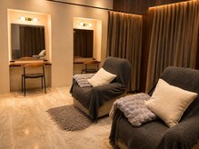 アース 小松店(HAIR&MAKE EARTH)の雰囲気（アイブース　ネイルブースも完備。同時施術も可能）