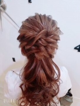 シム テンジン(hair & beaty SIM tenjin) 低めのポニーテール