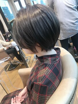 アヴァロン(AVALON) 30、40代にオススメ☆イルミナカラー×絶壁解消ショート