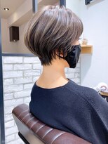 アヴァロン(AVALON)&nbsp;絶壁解消×カーキグレージュ×40代×前髪あり大人ショートボブ永