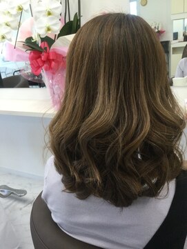 サロンドノア(Salon de NoA) ミディアム×ホワイティーアッシュ