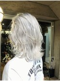 ハイトーンブリーチ暗髪ミディアムグラデーションカラー外国人風
