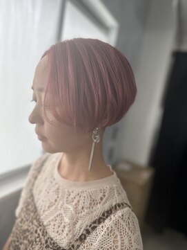 モノ アンド イニ(Mono & inni) ピンクヘアー　タイトボブ