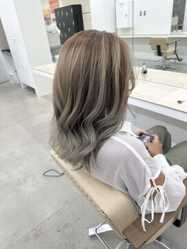 ニュート(Neut ) バレイヤージュ/ グレージュ/シルバーベージュ