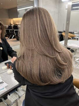 サイン 表参道(SIGN) レイヤーカットグレージュカラーデザインカラーシルキーベージュ