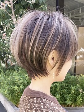 ラフ 新宿(Laff) くびれショートカット 丸みショートボブ ハイライトカラー